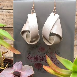 💕✨ Soft pink leather knot earrings! 😍